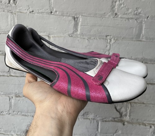 Vtg y2k 2000s puma heart - “i,